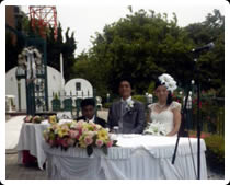 新郎新婦はこんな感じで座っていた