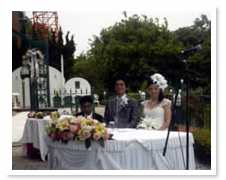 新郎新婦はこんな感じで座っていた